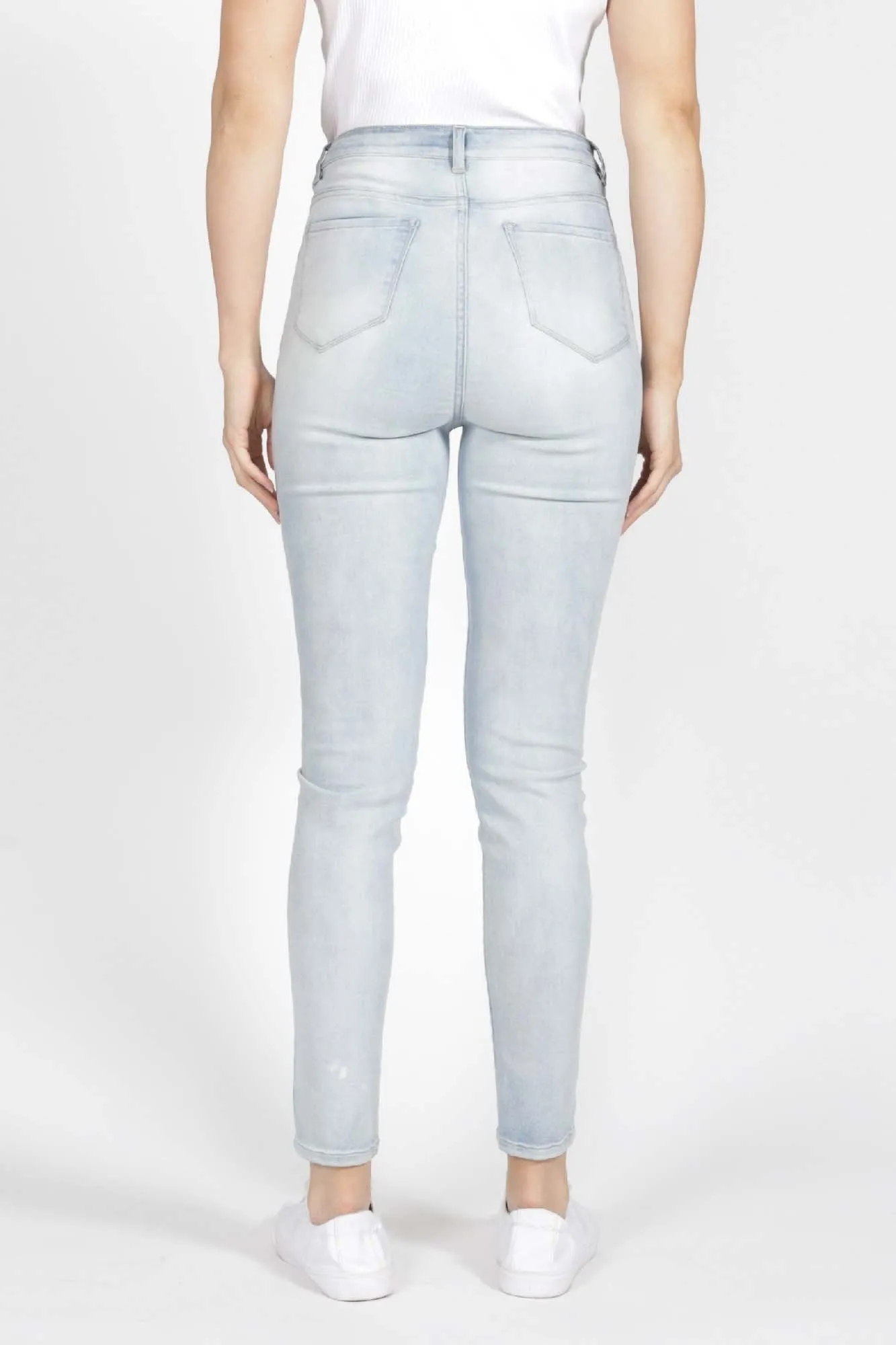 Betty Basics Rizzo Jean in Light Indigo
