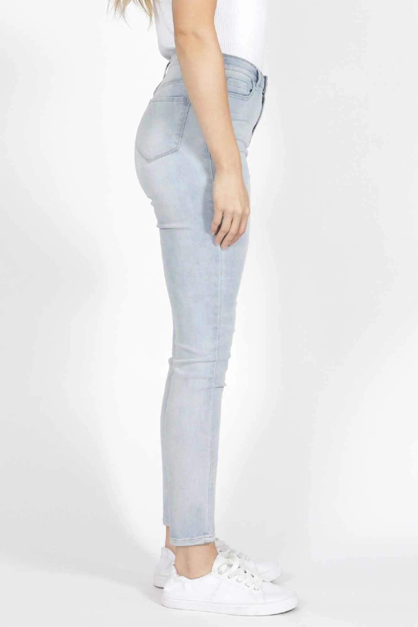 Betty Basics Rizzo Jean in Light Indigo