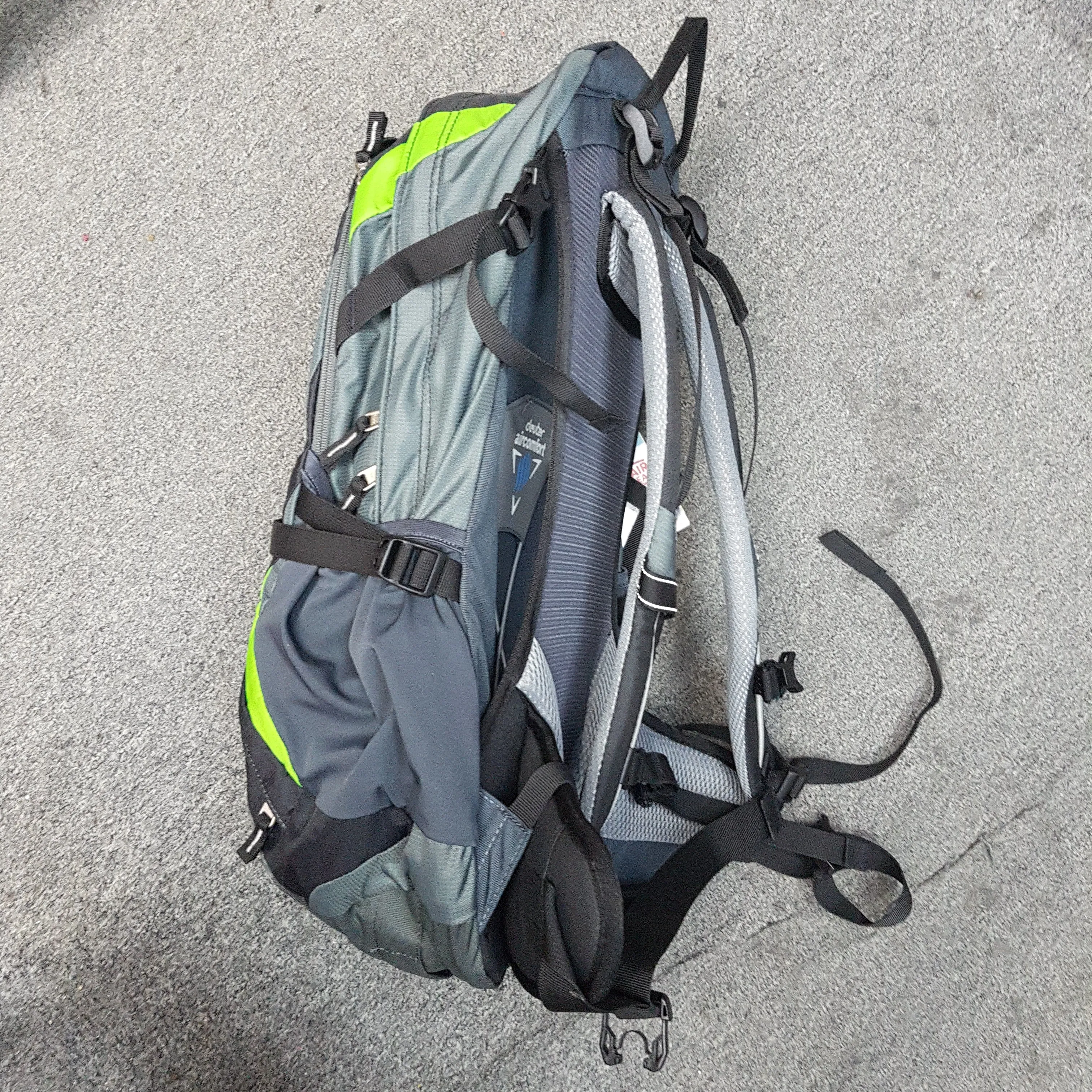 Deuter  Futura 24, 28 - Backpack With Mesh & rain cover - For Hiking/Trekking/Bike