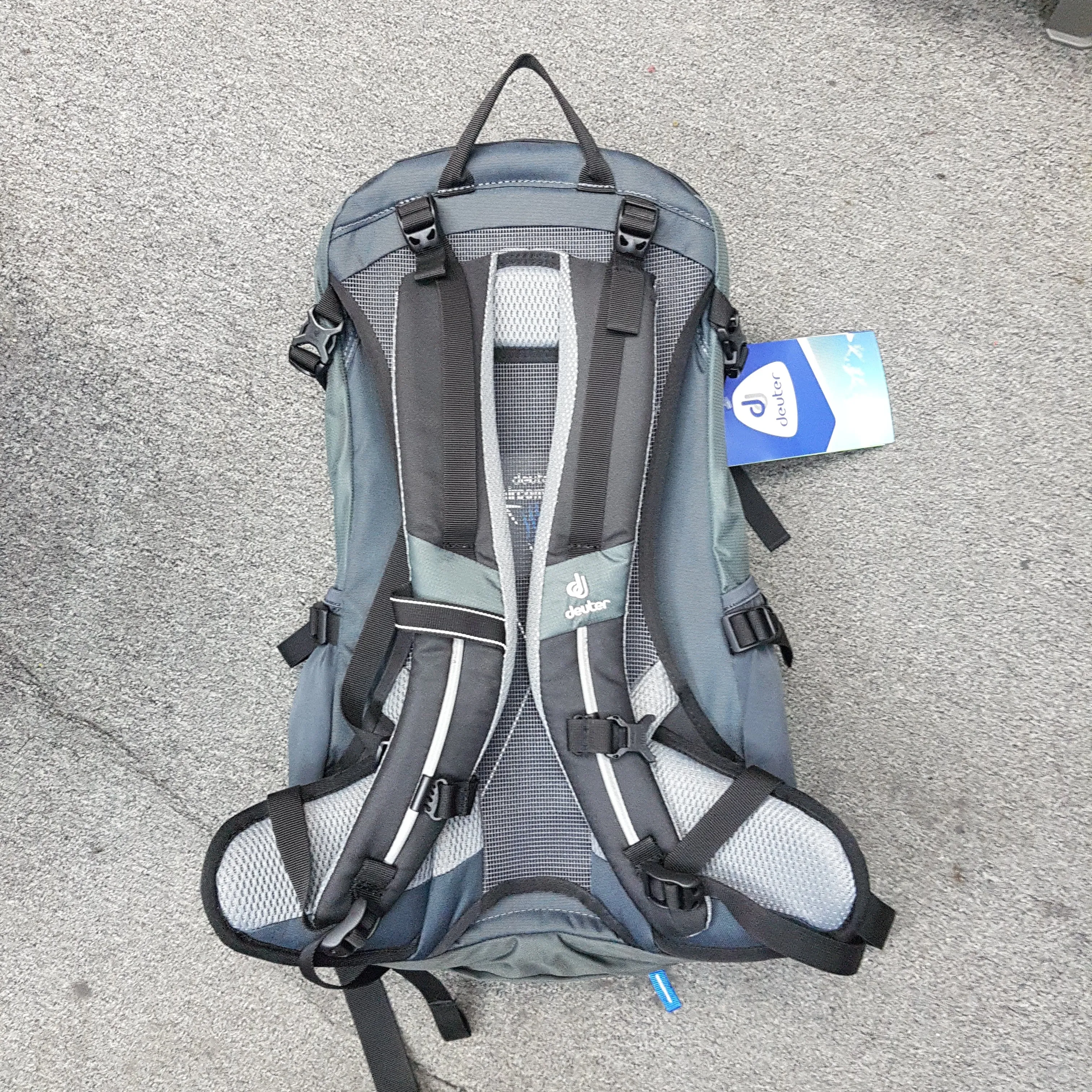 Deuter  Futura 24, 28 - Backpack With Mesh & rain cover - For Hiking/Trekking/Bike