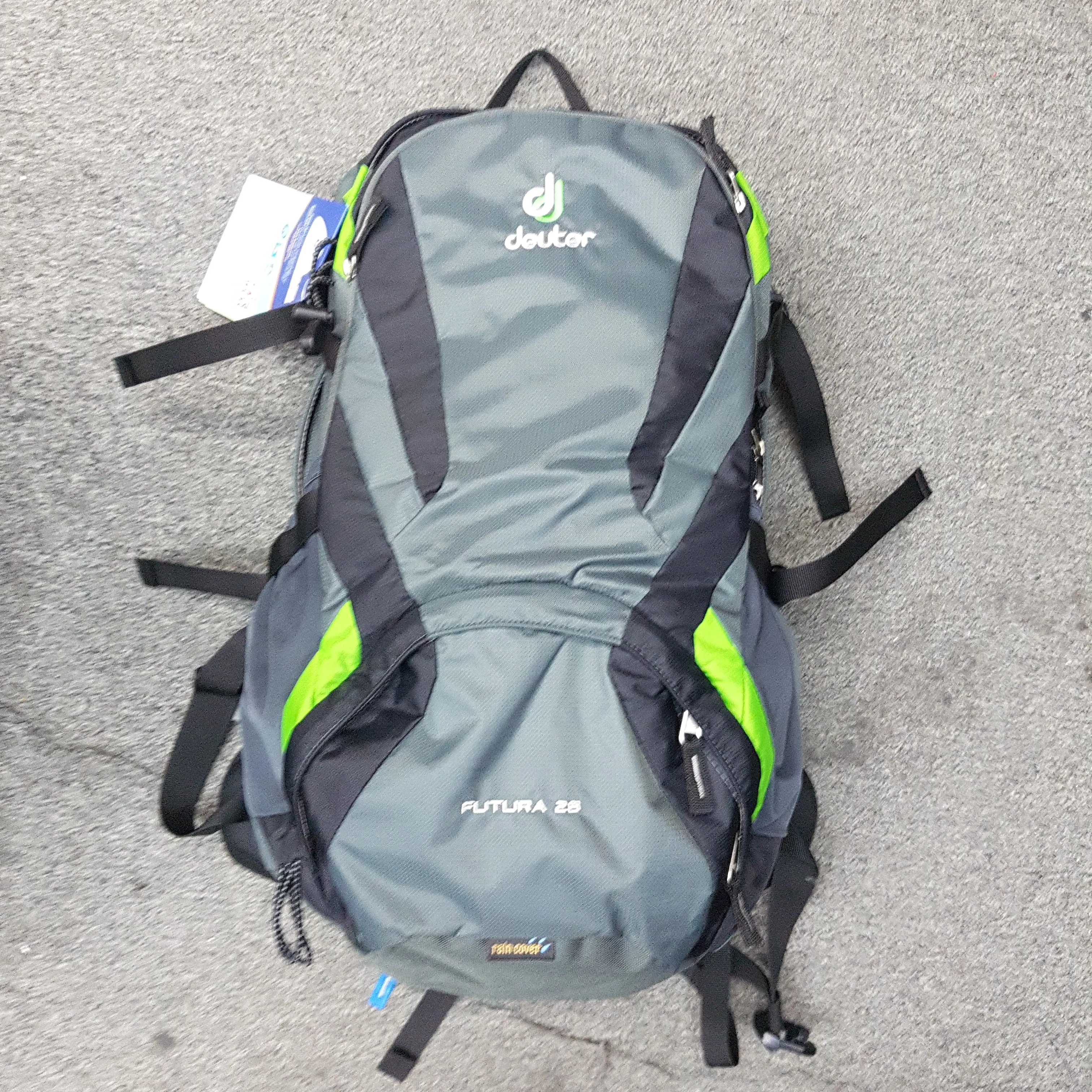 Deuter  Futura 24, 28 - Backpack With Mesh & rain cover - For Hiking/Trekking/Bike