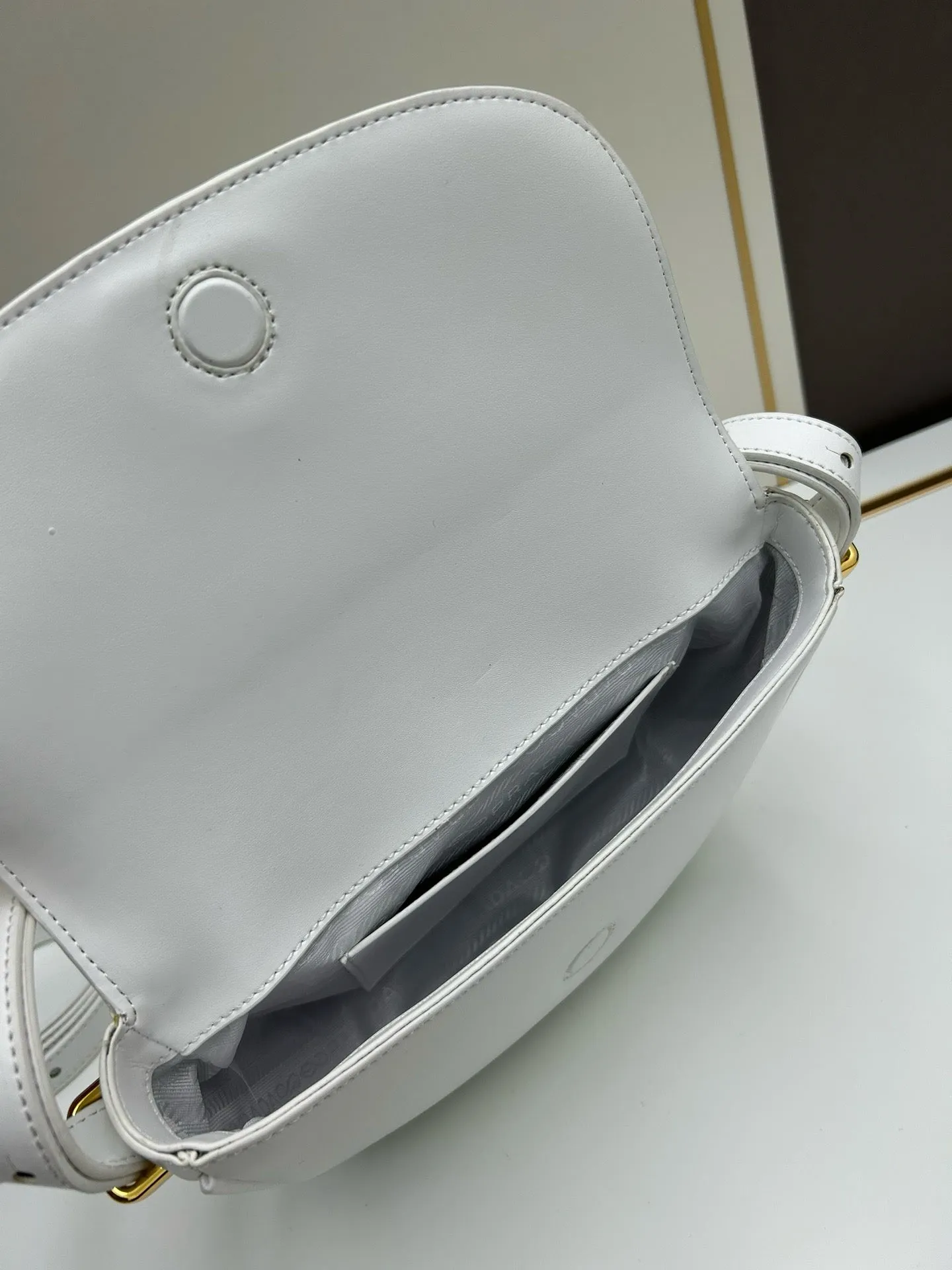 P Arqué Leather Shoulder Bag With Flap