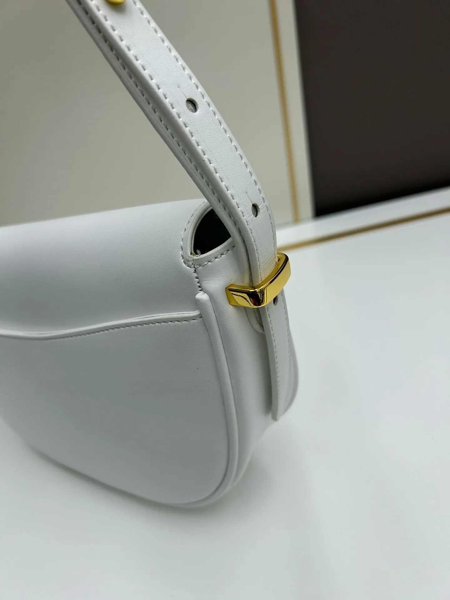 P Arqué Leather Shoulder Bag With Flap